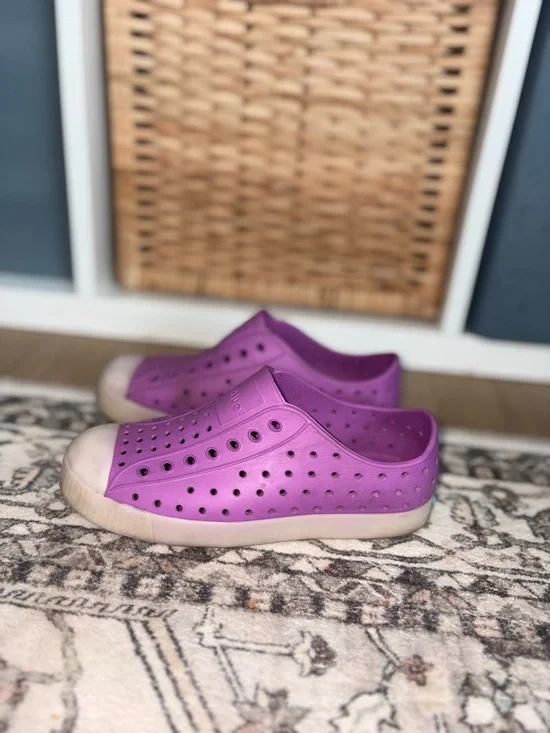 Native Shoes - Picture 4 of 6